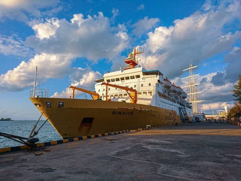 jadwal dan tiket kapal laut pelni km binaiya 2023 denpasar kupang