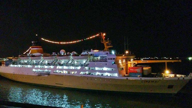 jadwal tiket kapal laut pelni km ciremai 2024 jakarta makassar