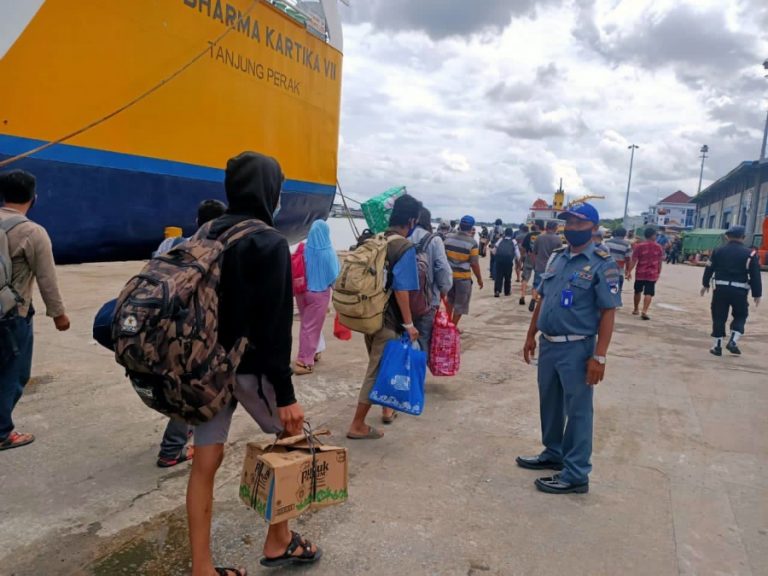 km dharma kartika vii - jadwal kapal laut 2021 pontianak lebaran