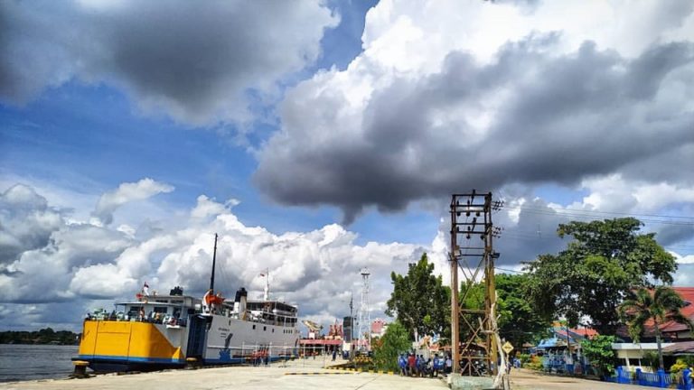 jadwal kapal laut sampit surabaya - km kirana iii