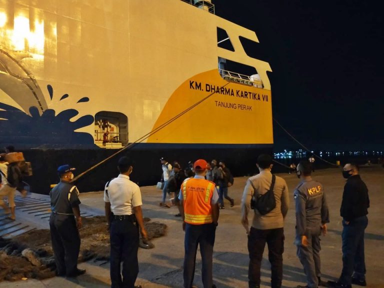 km dharma kartika vii - jadwal kapal laut semarang pontianak