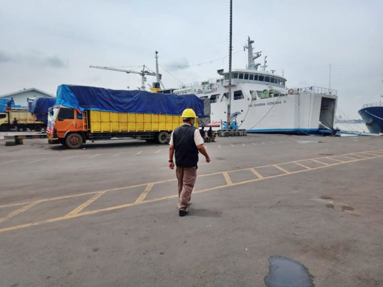km dharma kencana iii - jadwal kapal laut kumai surabaya