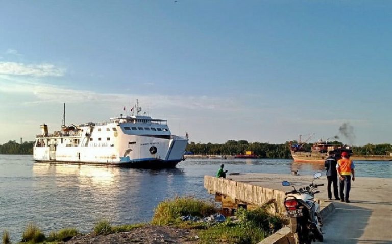 km dharma ferry ii - jadwal kapal laut 2021 semarang ketapang