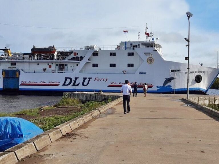 jadwal dan tiket kapal laut km dharma ferry ii ketapang semarang