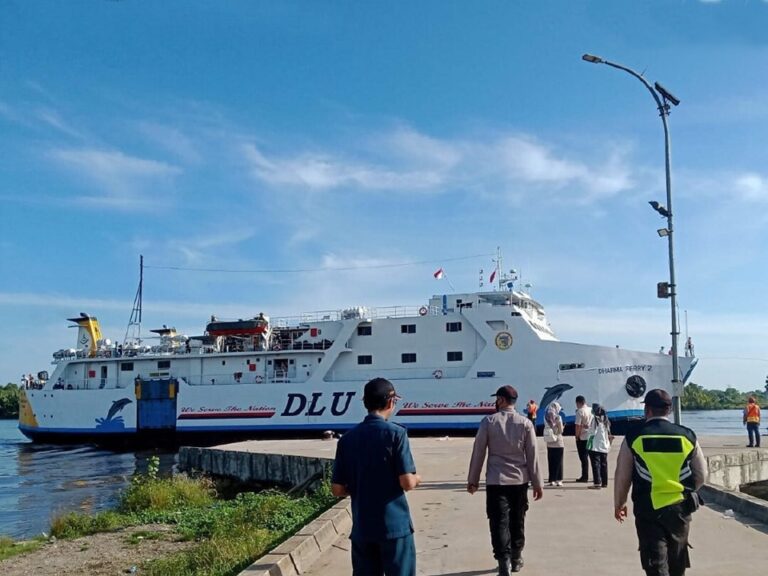 km dharma ferry ii, jadwal kapal laut semarang ketapang 2023