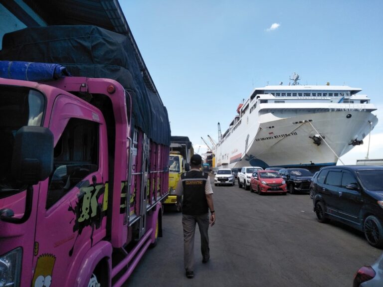 km dharma rucitra vii - jadwal dan tiket kapal laut 2023 maumere surabaya