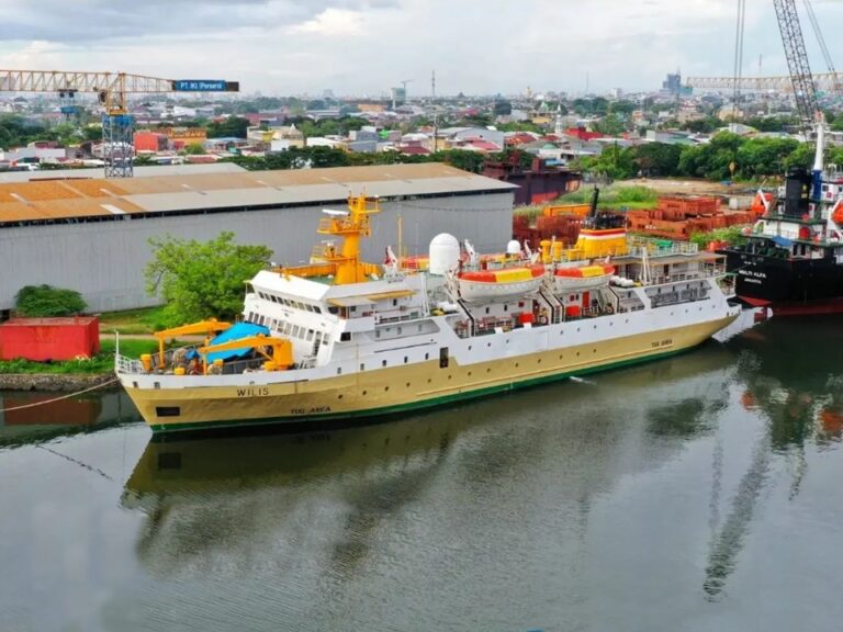 km wilis - jadwal dan tiket kapal laut pelni 2023 labuan bajo makassar kupang