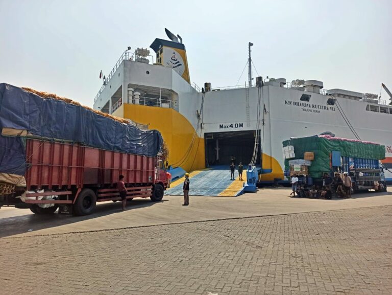 km dharma rucitra vii - jadwal dan tiket kapal laut 2023 surabaya maumere