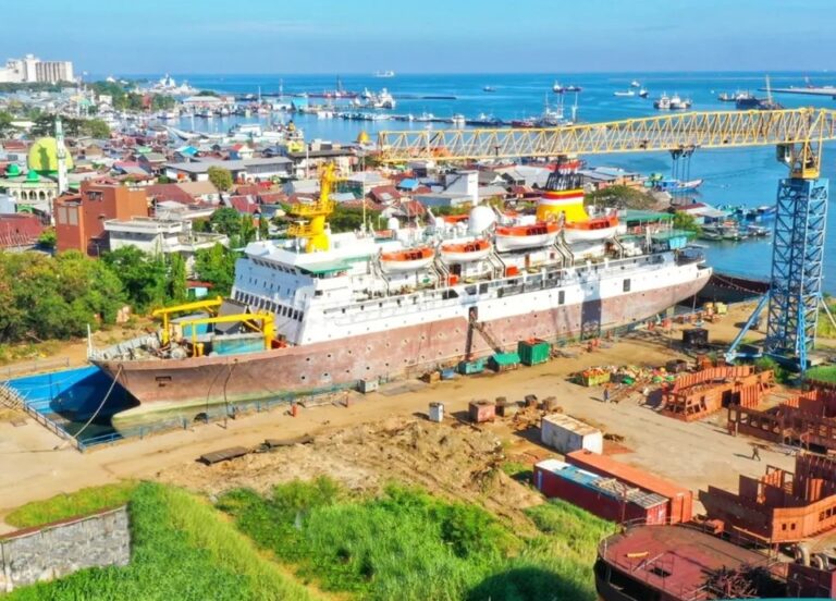 jadwal dan tiket kapal laut pelni km sirimau juli 2023