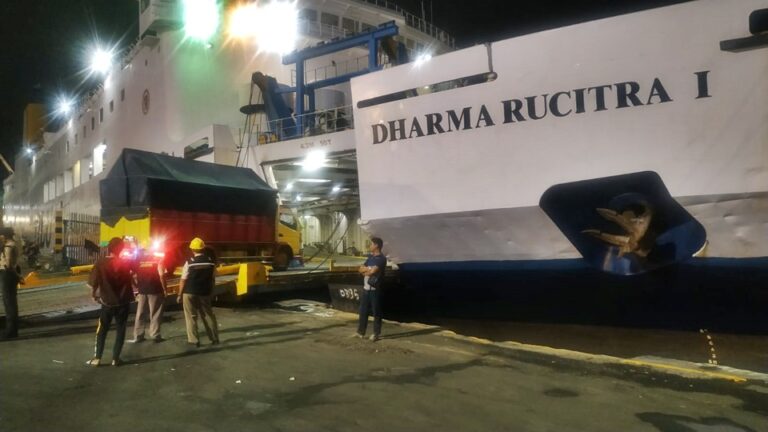 km dharma rucitra i -- jadwal dan tiket kapal laut 2023 surabaya banjarmasin