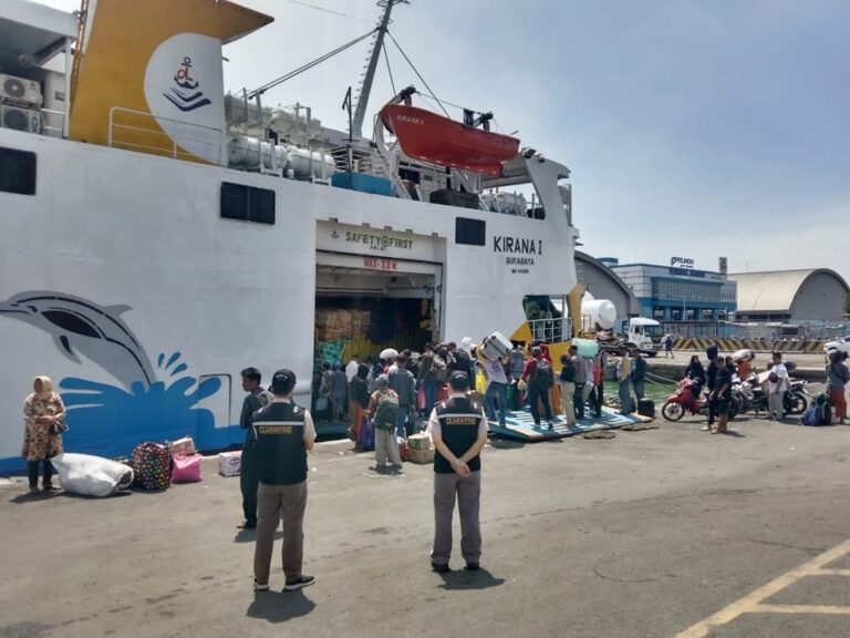 km kirana i -- jadwal dan tiket kapal laut 2023 semarang sampit