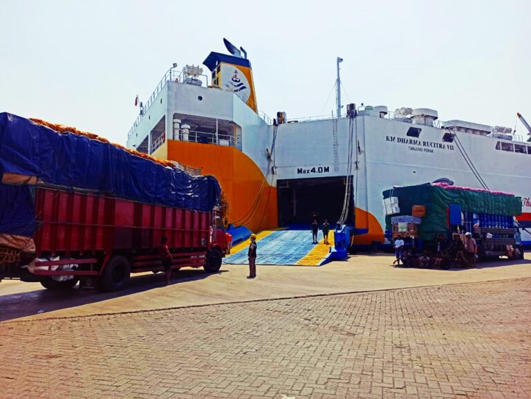 km dharma rucitra vii - jadwal dan tiket kapal laut 2023 surabaya maumere