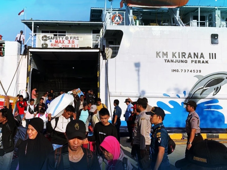 km kirana iii -- jadwal dan tiket kapal laut maret 2023 surabaya sampit