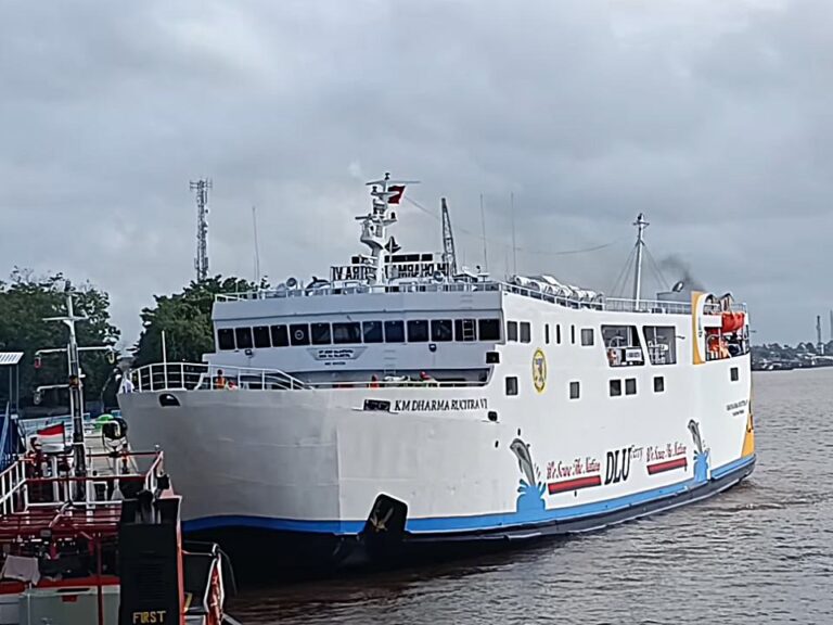 km dharma rucitra vi / sampit shipspotter